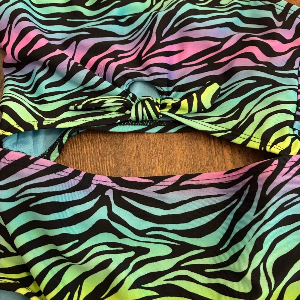 Art Class Girl’s XS One Piece Swimsuit